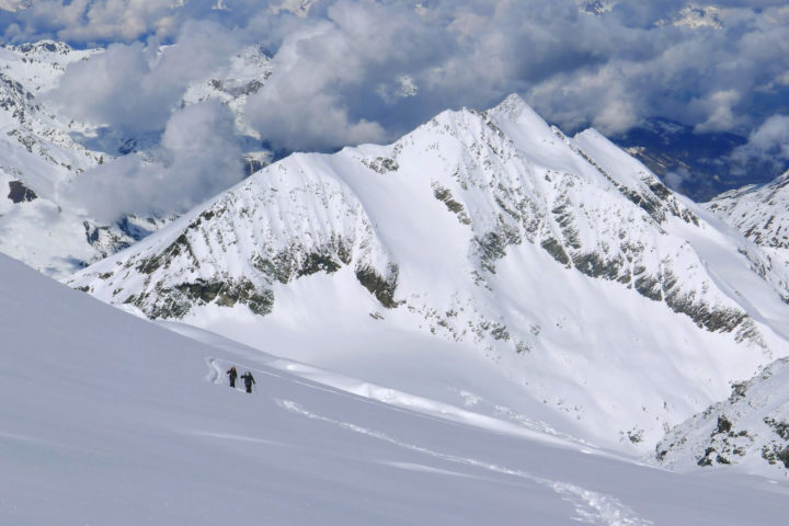 ski de randonnée sauvage avec le bureau des guides de grenoble